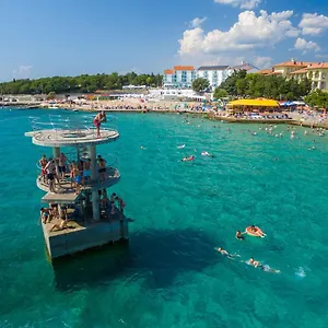 Cozy With Sea View Apartman Novi Vinodolski